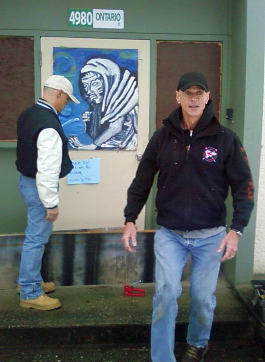 30-hanging-a-painting