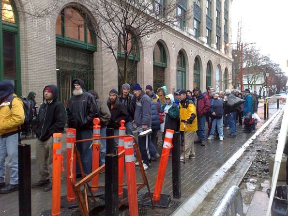 6-long-lineup-of-hungry-citizens1