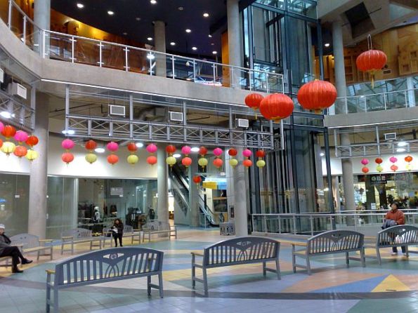 chinese-lantern-decorations-at-tinseltown-mall