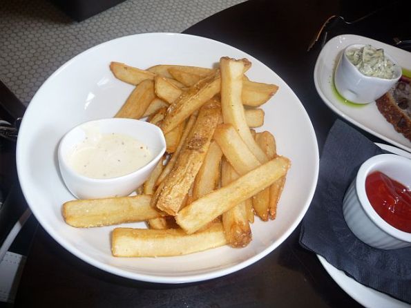 11-pomme-frites-with-mayo