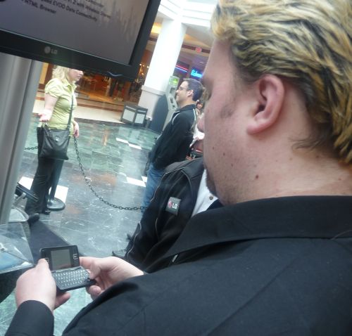 6b-peter-texting1 6b-peter-texting1