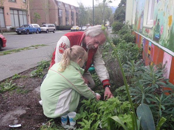 Planting a tree at DTES NH 2