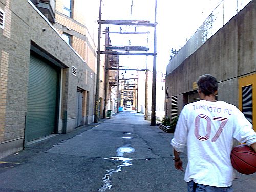 Ken reports from an alley Ken reports from an alley