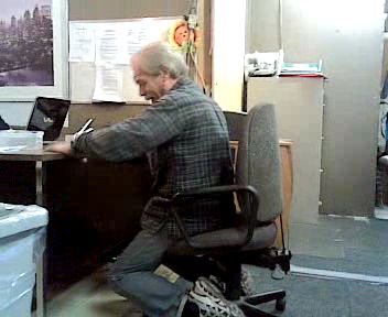 Henrik Beune demos office chair that makes employees close to the ground and almost on their knees 2