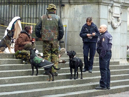 Police questioning Folks on VancouverArt Gallery Steps 2